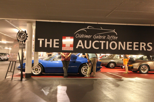 Inspection of the auction vehicles - Auction of the classic car gallery at the Dolder Grand Hotel 2017