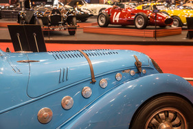 Interessante Rundungen und Farben bei Peugeot - Rétromobile Paris 2018