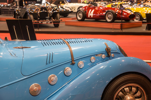 Interessante Rundungen und Farben bei Peugeot - Rétromobile Paris 2018