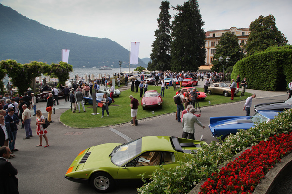 Interessierte Betrachter der Concours-Autos - Concorso d'Eleganza Villa d'Este 2017