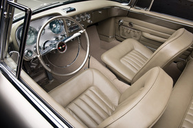 Interieur des Dual-Ghia Convertible (1958) - angeboten als Lot 131 an der RM Auction "Don Davis Collection" am 27. April 2013