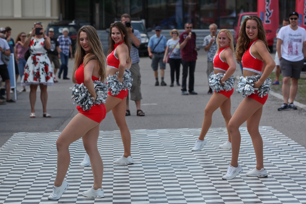 Intermezzo - Cheerleaders in Aktion - 7. Mustang & Shelby Meeting in Zug am 3. August 2019