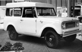 International Scout (1968) - nun mit Zweikreisbremse, gezeigt mit einem Aufbau der Basler Karosseriefirma Wenger - Genfer Autosalon 1968