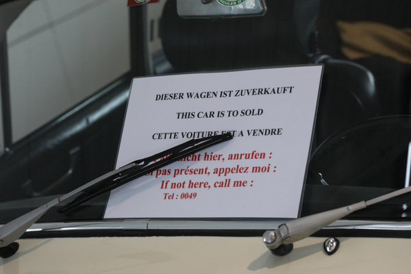 Internationales Verkaufsschild, aber noch mit Optimierungspotential - 24. Retro Classics Stuttgart 2025