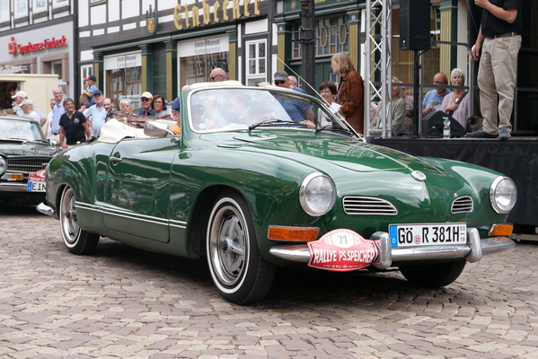Irgendwo muss hier ein Nest sein: Karmann-Ghia Typ 14 Cabriolet von 1970 – Einbecker Oldtimertage 2025