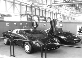 Isdera Imperator 108i (1985) - dahinter der Spyder 033i - stückweise Herstellung angelaufen - Genfer Automobilsalon 1985