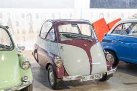 Iso Espana Isetta 300 (1955) - Design von Michelotti, in Italien entwickelt, nach Spanien lizenziert, 250 cm3 - Microcars-Sonderschau Pantheon 2022/2023