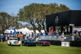 Iso Grifo (1967) - Klassensieger, daneben ein Lamborghini Islero und ein Delahaye - Amelia Island Concours d'Elégance 2017