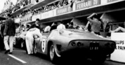 Iso Grifo A3C (1965) - B 0222 an den Boxen von Le Mans, kurz vor dem Start