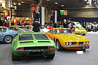 Iso Grifo GL (1966) - mit EUR 250'000 Höchstgebot fast gleich bewertet wie der De Tomaso Mangusta von 1970 daneben - Lot 046 an der Artcurial Rétromobile Versteigerung 2018