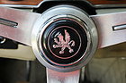 Iso Grifo IR-8 (1973) - Grifo-Zeichen auf der Lenkradmitte
