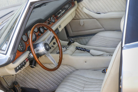 Iso Grifo IR-8 (1973) - klassiche GT-Architektur des Interieurs