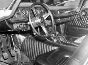 Iso Grifo Super (1968) - Kommandopult des neuen Siebenliters mit kurzem Stockschalthebel - Genfer Autosalon 1968