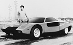Iso Varedo (1972) - Piero Rivolta zeigt stolz den Mittelmotorwagen, um 1973 aufgenommen