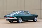 Ähnlichkeiten mit dem Fiat Dino, den Giugiaro noch in Bertone-Diensten gezeichnet hatte, sind sicher nicht ganz zufällig.