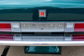 Isuzu-Emblem und -Schriftzug finden sich nur am Heck des 117 Coupés.