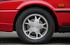 Bild: Isuzu Piazza Turbo (1990) - 195-er-Reifen auf 14-Zoll-Rädern