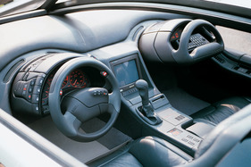 Italdesign Aztec (1988) - auch für den Beifahrer gibt es etwas zu tun