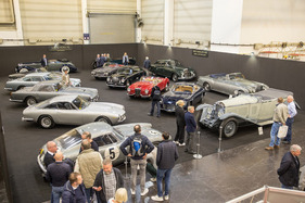 Italienisch dominierter Stand von Niki Hasler – Techno Classica 2023