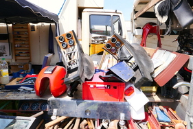 Italienisch geprägtes Angebot: Mittelkonsolen aus der Alfa Romeo Giulia, Tank von einer Motor Guzzi – Bockhorner Oldtimermarkt 2025