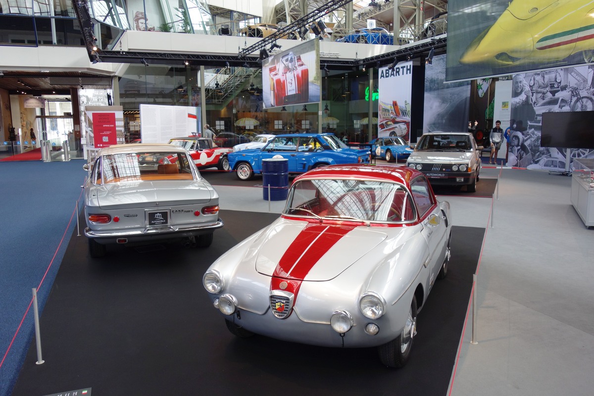 Italienische Silberpfeile: 750 GT Viotti, Fiat 2300 S Coupé und Fiat Ritmo 130 TC Abarth – Ausstellung "75 Jahre Abarth" in der Autoworld Brüssel