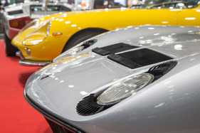 Italienische Superklassiker - Lamborghini Miura und Ferrari 275 GTB. im Hintergrund Lamborghini Countach - 40. Auto e Moto d'Epoca Bologna 2023 Italienische Superklassiker - Lamborghini Miura und Ferrari 275 GTB. im Hintergrund Lamborghini Countach - 40. Auto e Moto d'Epoca Bologna 2023
