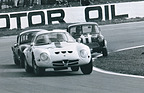JWF Milano GT (1962) - Bruce Leerin Oran Park im Zweikampf mit einem Alfa TZ1 im Jahr 1965
