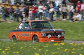 Jägermeister BMW 2002 Tii (1974) - im Feld der Touren- und Sportwagen aus der Nachkriegszeit am GP Mutschellen 2012 (1974)