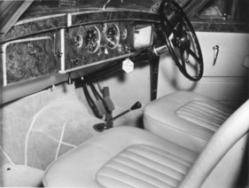 Jaguar 2,4 Litre (1955) - zentral angeordnete Hauptinstrumente