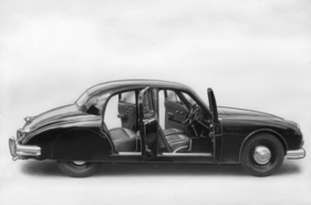 Jaguar 2,4 Litre (1956) - Zugang zum Innenraum via vier Türen