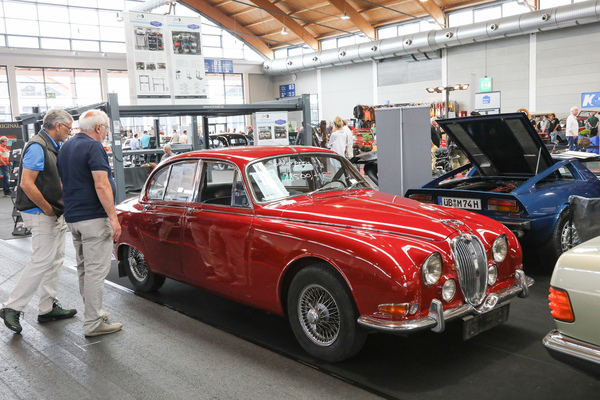 Jaguar 3.8 S (1964) - mit Schaltgetriebe und angeboten als richtiges Fahrerauto für EUR 18'500 - Klassikwelt Bodensee 2024