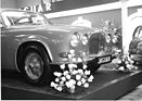Jaguar 420 (1967) - sparsame Verwendung von Blumen zur Schaffung reizvoller Kontraste - Genfer Autosalon 1967