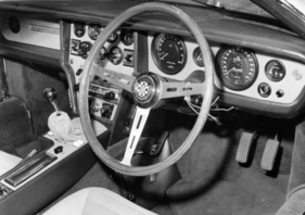 Jaguar Coupé Piranha (1968) - klassisches Armaturenbrett im Bertone-Showcar - Genfer Autosalon 1968