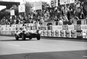 Jaguar D-Type (1954) am Veteranenrennen vor Le Mans 1973 - Die D-Types haben alle 24 Stunden Rennen von 1955-1957 gewonnen