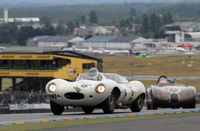 Jaguar D-Type (1955) - Gesamtplatz 2 im Plateau 2 (1949-1956) an der Le Mans Classic 2012