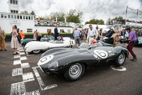Jaguar D-Type (1955) – Start zur Sussex Trophy für – Goodwood Revival 2025