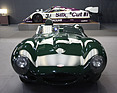Jaguar D Type (1955) - im Hintergrund der Le-Mans-Sieger Jaguar XJR 12 (Rétromobile 2013)