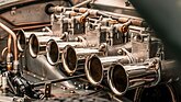 Bild: Jaguar D-Type (1956) – 3-Fach Weber 45DCO3-Doppelquerstromvergaser