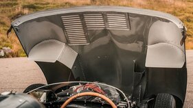 Jaguar D-Type (1956) – Die Haube ist ein kustvoll zusammengenietetes Gebilde