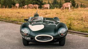 Der Blechwinkel in der Kühlöffnung dient der Frischluftzufuhr zu den Weber-Vergasern