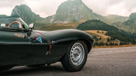 Jaguar D-Type (1956) – Die als Ganzes zu öffnende Haube tauchte 1961 beim E-Type wieder auf