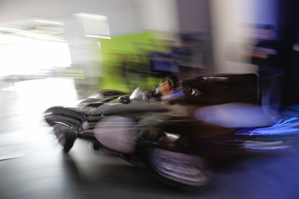 Jaguar D-Type (1956) - Fahrdynamik pur - auf der "Media Stage" der 38. Auto Zürich 2025