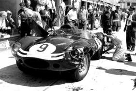 Jaguar D Type (1957) - Unfallschaden Jaguar D Type (1957) - Unfallschaden