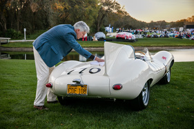 Jaguar D-Type (1957) - auch ein Rennwagen muss geputzt werden - Amelia Island Concours d'Elégance 2017