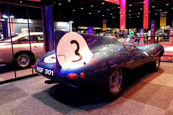 Jaguar D-Type Le Mans (1956) – mit der charakteristischen Flosse – Sonderausstellung – Classic Car Show Maastricht 2025