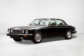 Jaguar Daimler XJ 12 MK III (1992) - als Lot 06 an der Auctionata Versteigerung 359 am 24. November 2015 Jaguar Daimler XJ 12 MK III (1992) - als Lot 06 an der Auctionata Versteigerung 359 am 24. November 2015