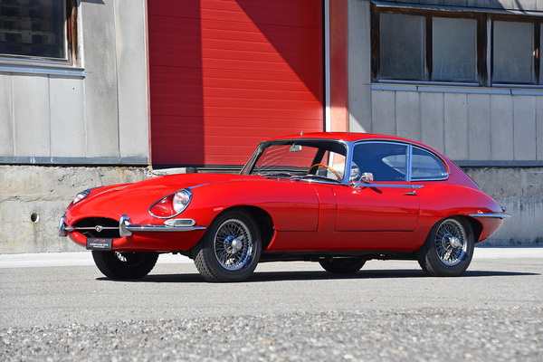 Bild: Jaguar E 4.2 Series 1.5 Coupé 2+2 (1968) - als Lot 32 angeboten an der Versteigerung der Oldtimer Galerie Toffen am 22. März 2025