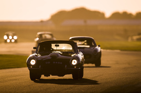 Bild Jaguar E-Type (1961) - im Rennen um die Kinrara Trophy - Goodwood Revival 2018