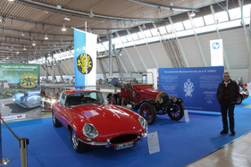Jaguar E-Type (1965) - 4,2-Liter-Version, wirbt unter anderem für die Classic-Gala Schwetzingen - Retro Classics Stuttgart 2020