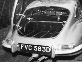 Jaguar E-Type 2+2 (1966) - Gepäckraum, Hintersitze benutzbar